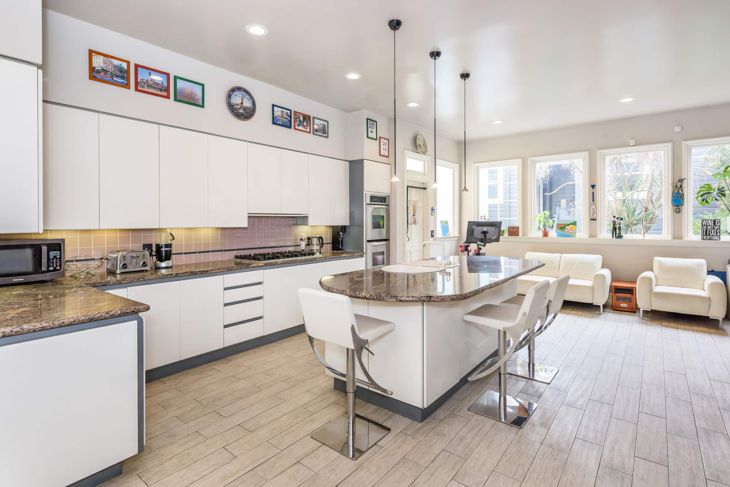 Home in San Francisco · ★4.94 · 3 bedrooms · 3 beds · 2.5 baths - Image 7