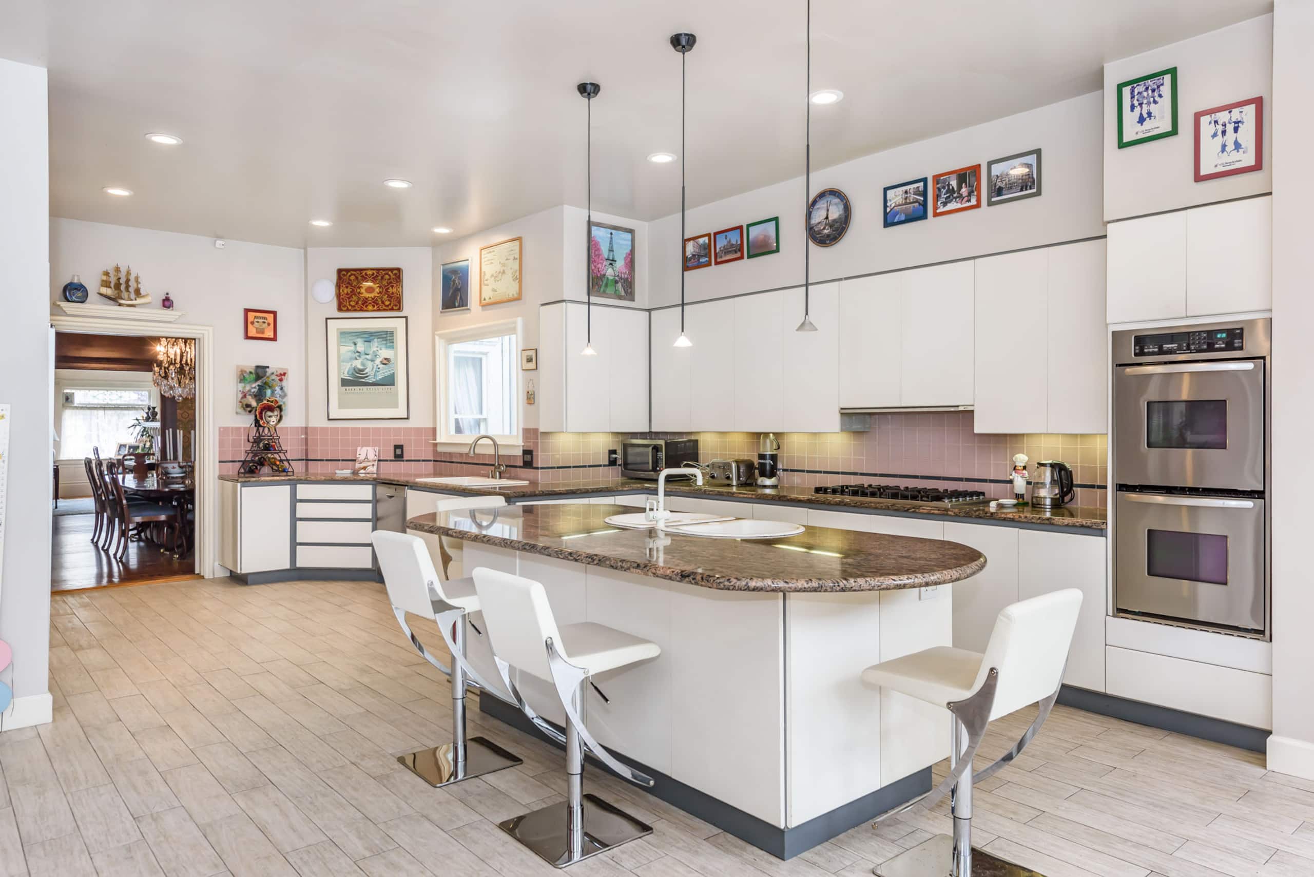 Home in San Francisco · ★4.94 · 3 bedrooms · 3 beds · 2.5 baths - Image 8