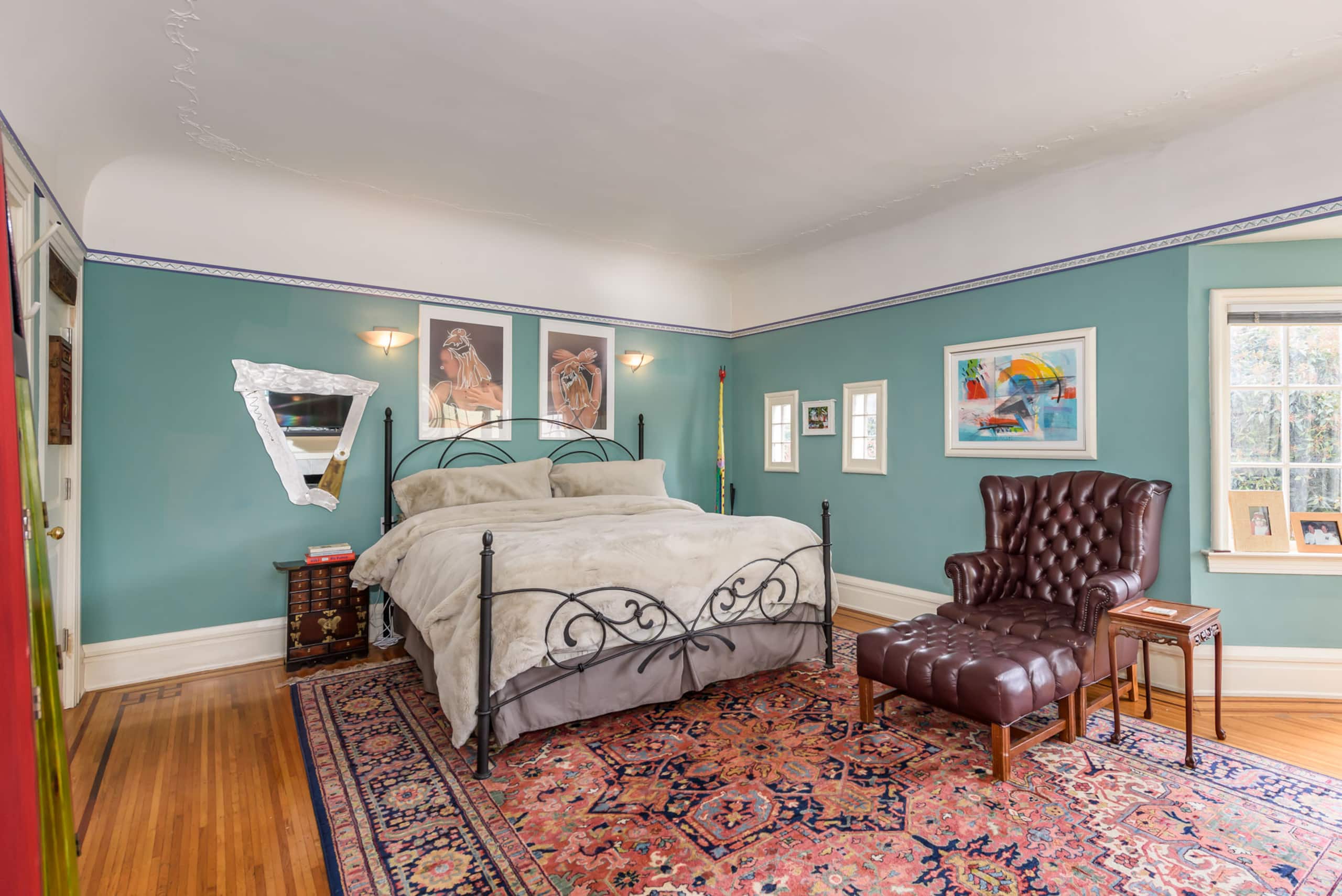Home in San Francisco · ★4.94 · 3 bedrooms · 3 beds · 2.5 baths - Image 11