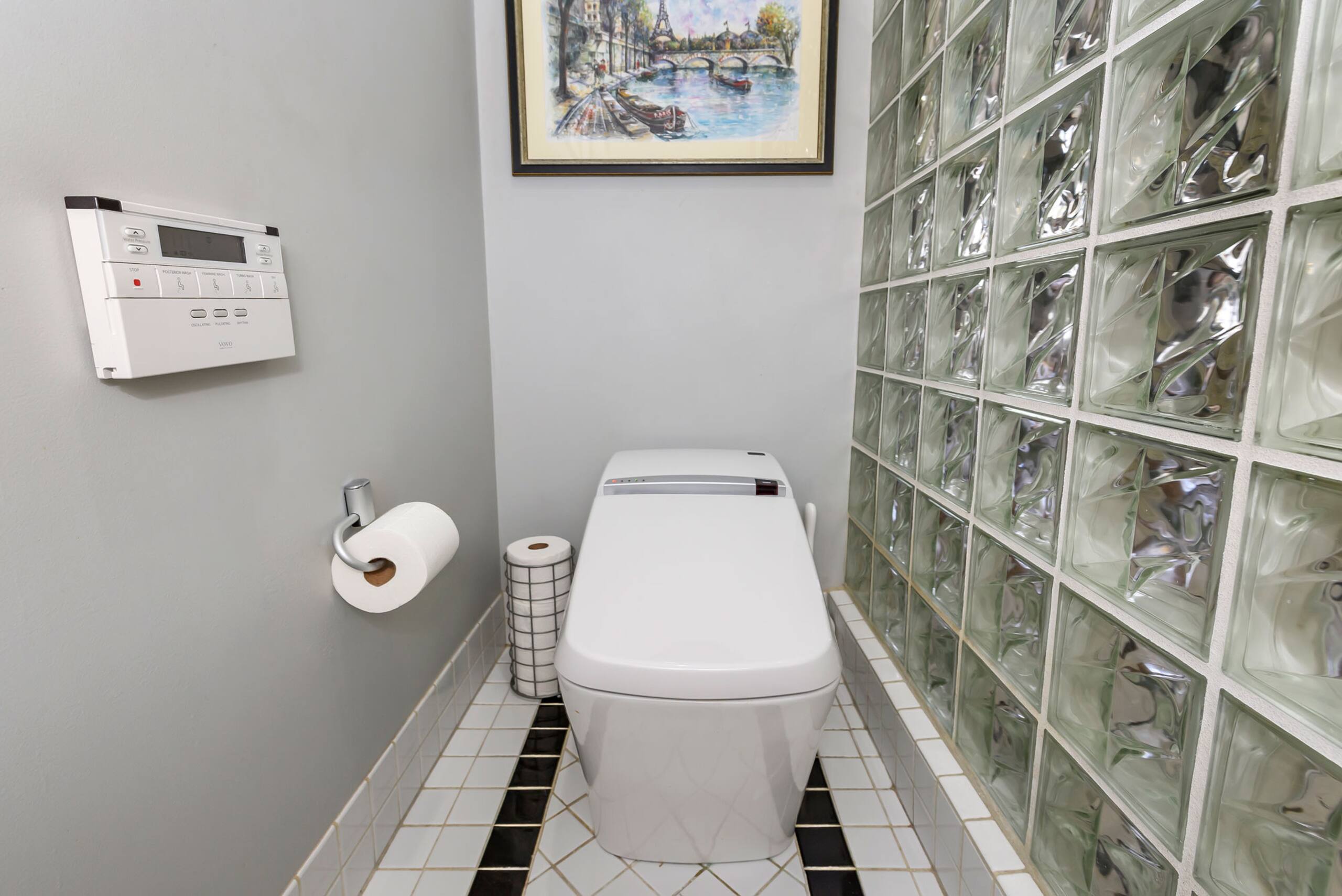 Home in San Francisco · ★4.94 · 3 bedrooms · 3 beds · 2.5 baths - Image 16