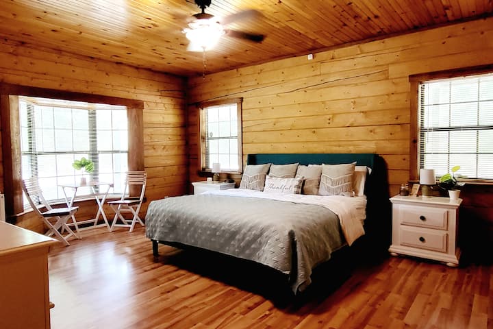 Master suite with king sized bed