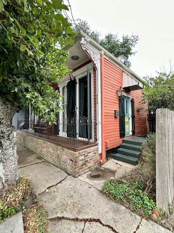 2 BD Uptown off Magazine St w pool & patio