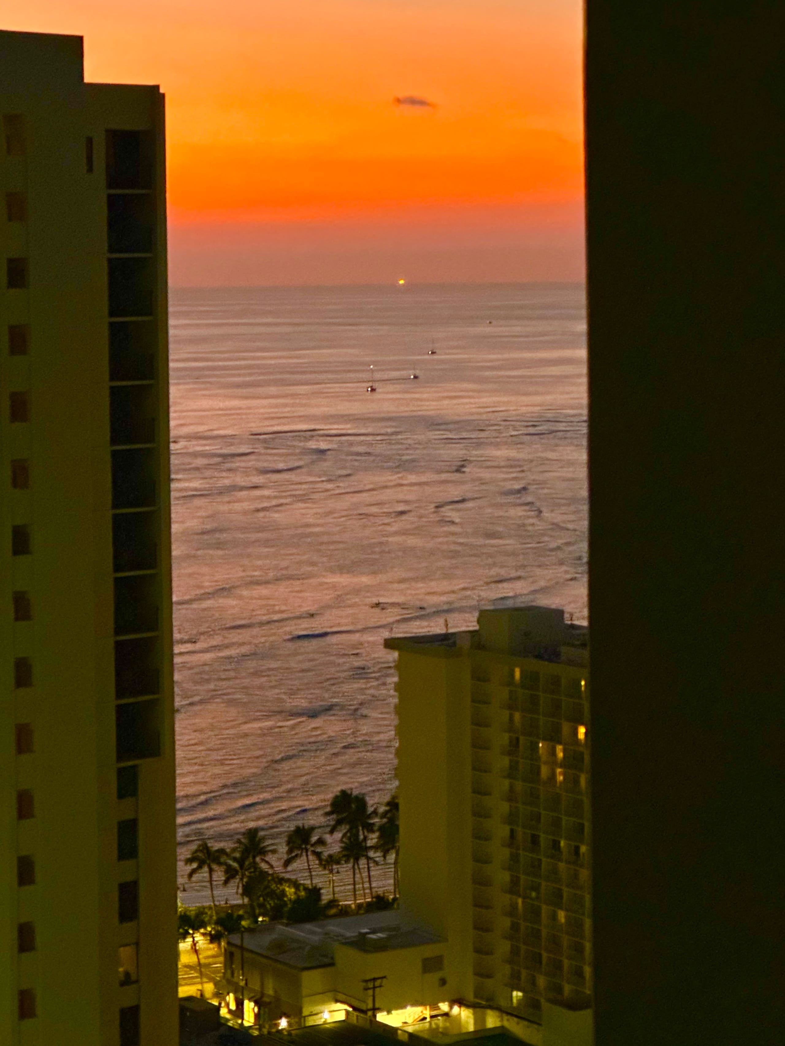 Condo in Honolulu · ★4.92 · 1 bedroom · 2 beds · 1 private bath - Image 24