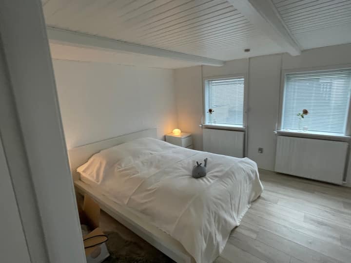 ห้องนอน #1 ติดกับโถสุขภัณฑ์