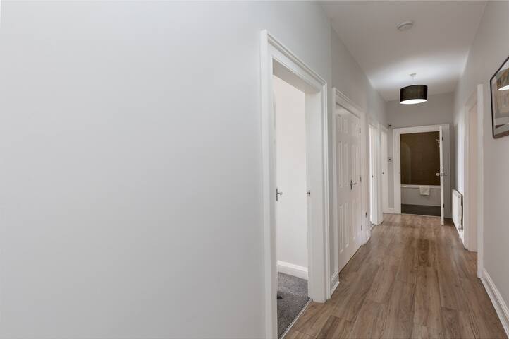 York Place City Centre 4 bedroom Apartment gallery image 4
