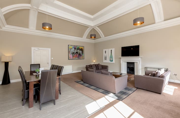 York Place City Centre 4 bedroom Apartment