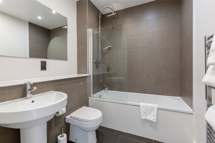 York Place City Centre 4 bedroom Apartment gallery image 5