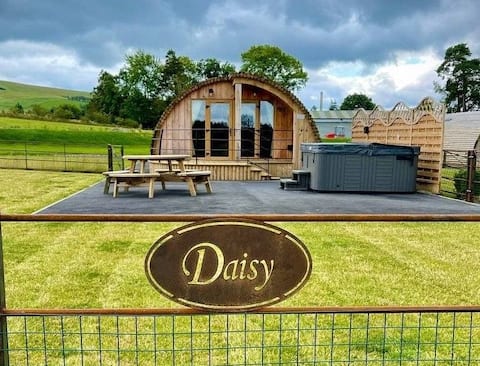 Daisy 2 bedroom glamping pod with hot tub