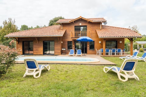 VILLA between nature and ocean, pool .