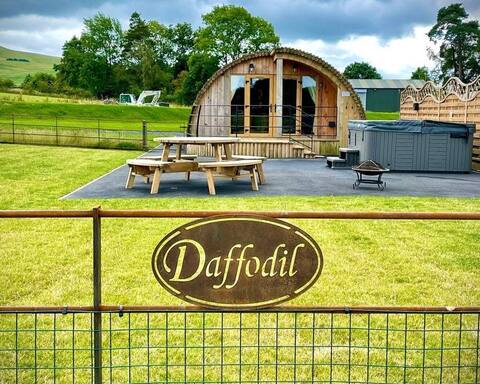 Daffodil 2 bedroom glamping pod with hot tub