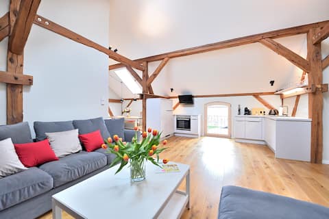 LandRaum Wünsdorf: Large hayloft, sauna, lakeside