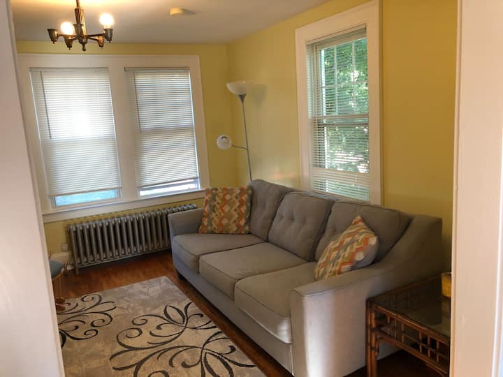 Cozy 2 Bdrm 1 Bthrm Apartment With Wi-fi, Parking - Cromwell, CT