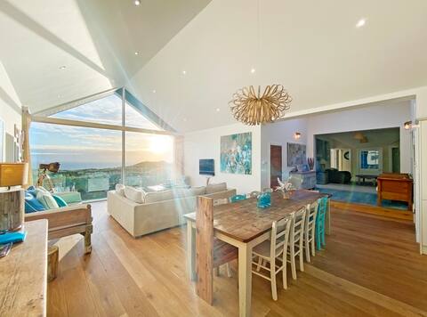 Luxury 5BR Beach House with spectacular sea views