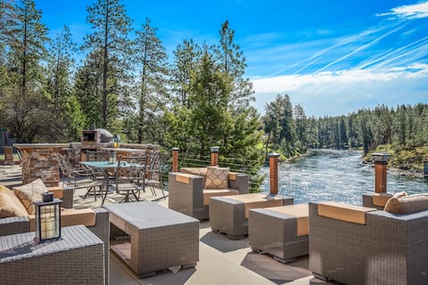 Waterfront home, Amazing views w/river access