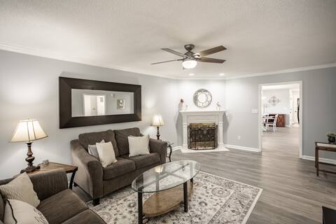 Gorgeous, 2bd, 2 bath in central location.