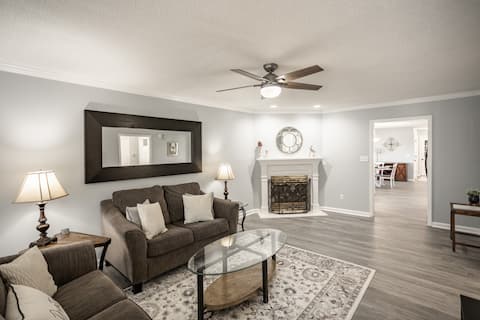 Gorgeous, 2bd, 2 bath in central location.