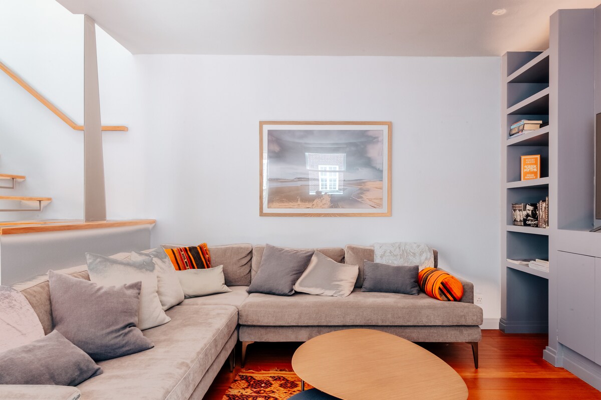 Popular Airbnb listing: Mews in the Heart of Kensington in Queen's Park