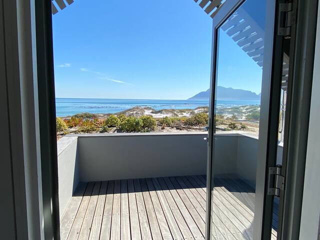 Blue Ocean Beach House, Cape Town gallery image 5