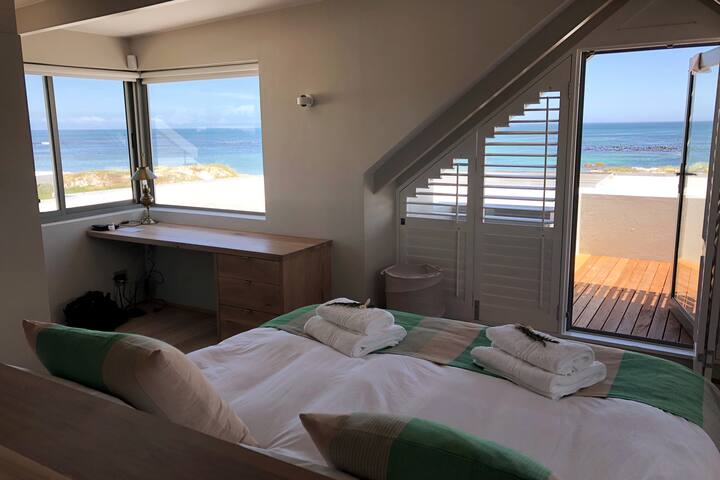 Blue Ocean Beach House, Cape Town gallery image 3