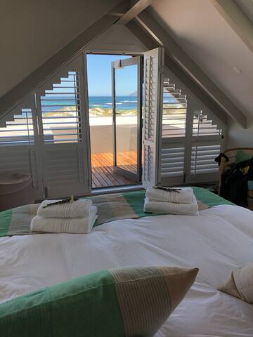 Blue Ocean Beach House, Cape Town gallery image 2