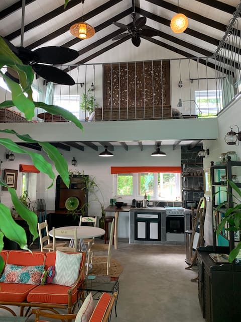 Couples Hideaway feat. King Bed, Patio & Hammock