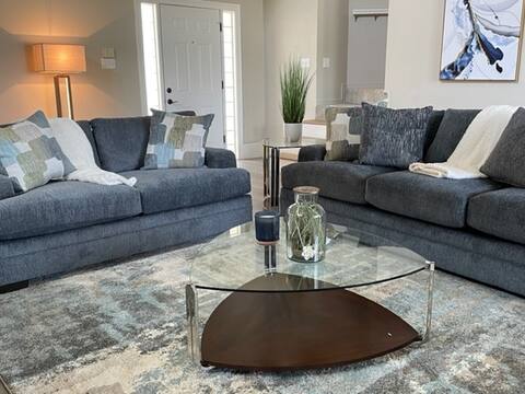 Lakefront Views | Massage Chair | Fireplace | BBQ