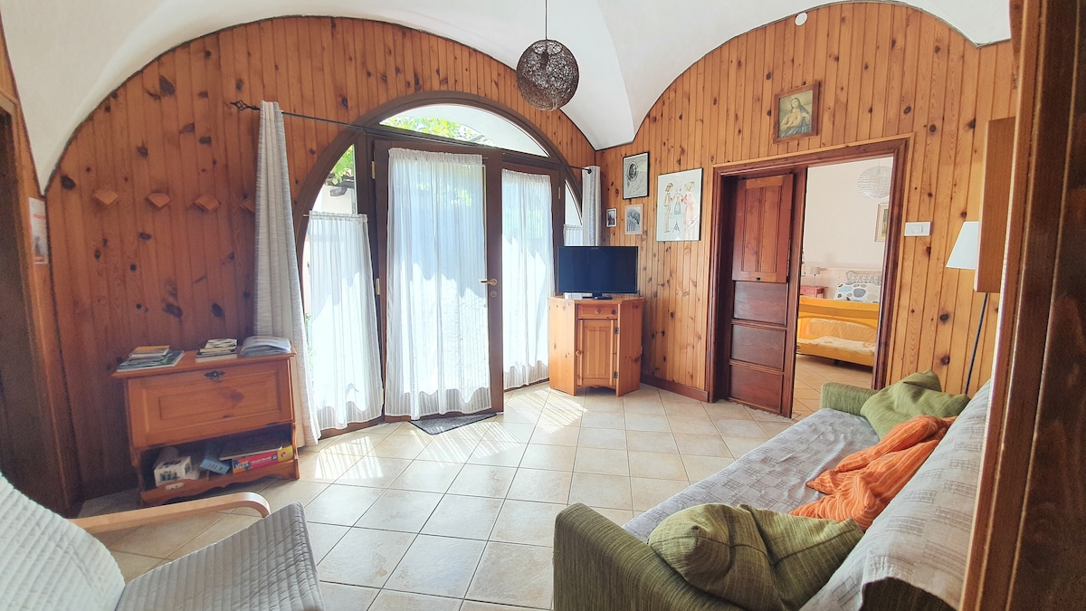 Anuncio de Airbnb popular: Casa Rosa Mezzolago Ledro 1 en Ledro