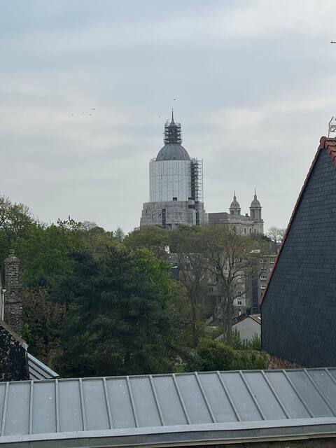 Popular Airbnb listing: Spacious flat, wifi, lift, secure parking, view in Boulogne Sur Mer