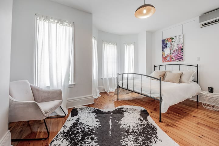 Unique downtown living experience gallery image 3