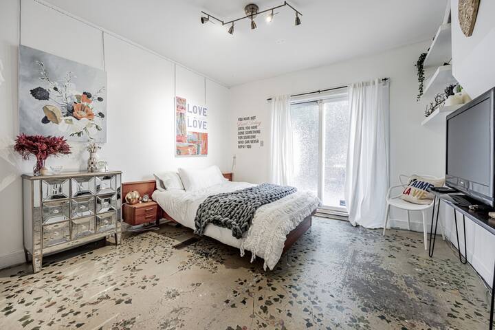 Unique downtown living experience gallery image 5