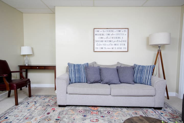 Cozy 2 Bedroom Lower Level Apt! 2.5 Miles From Lu! - Lynchburg, VA