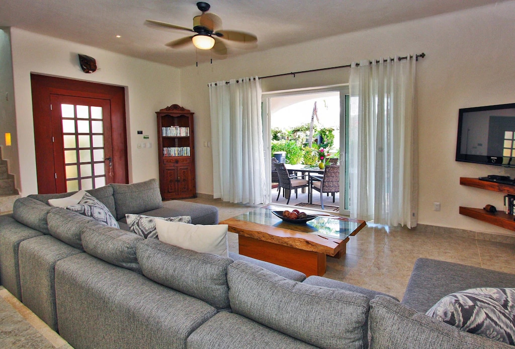 Popular Airbnb listing: Oceanview, private pool steps from the beach! in Playacar Fase I