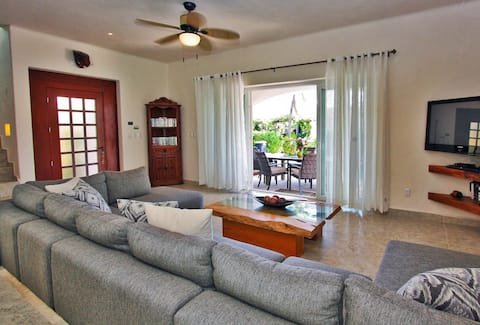 Popular Airbnb listing: Oceanview, private pool steps from the beach! in Playacar Fase I