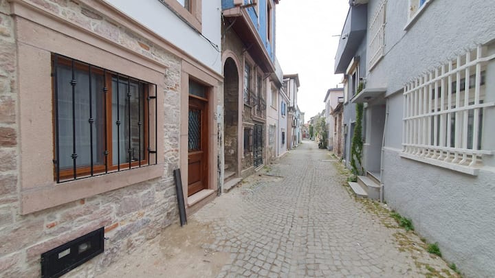 Historic Stone House    Dilek Guesthouse in the center of Ayvalik