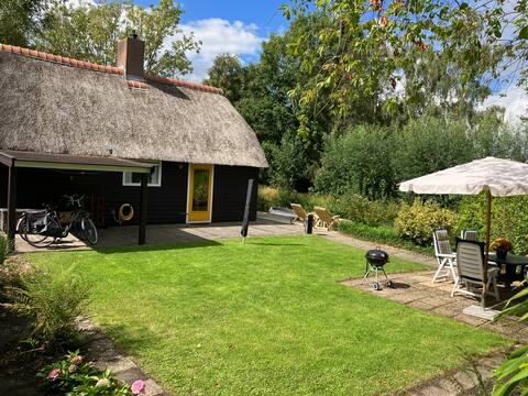 Luxurious home next to canal, boat rent is extra