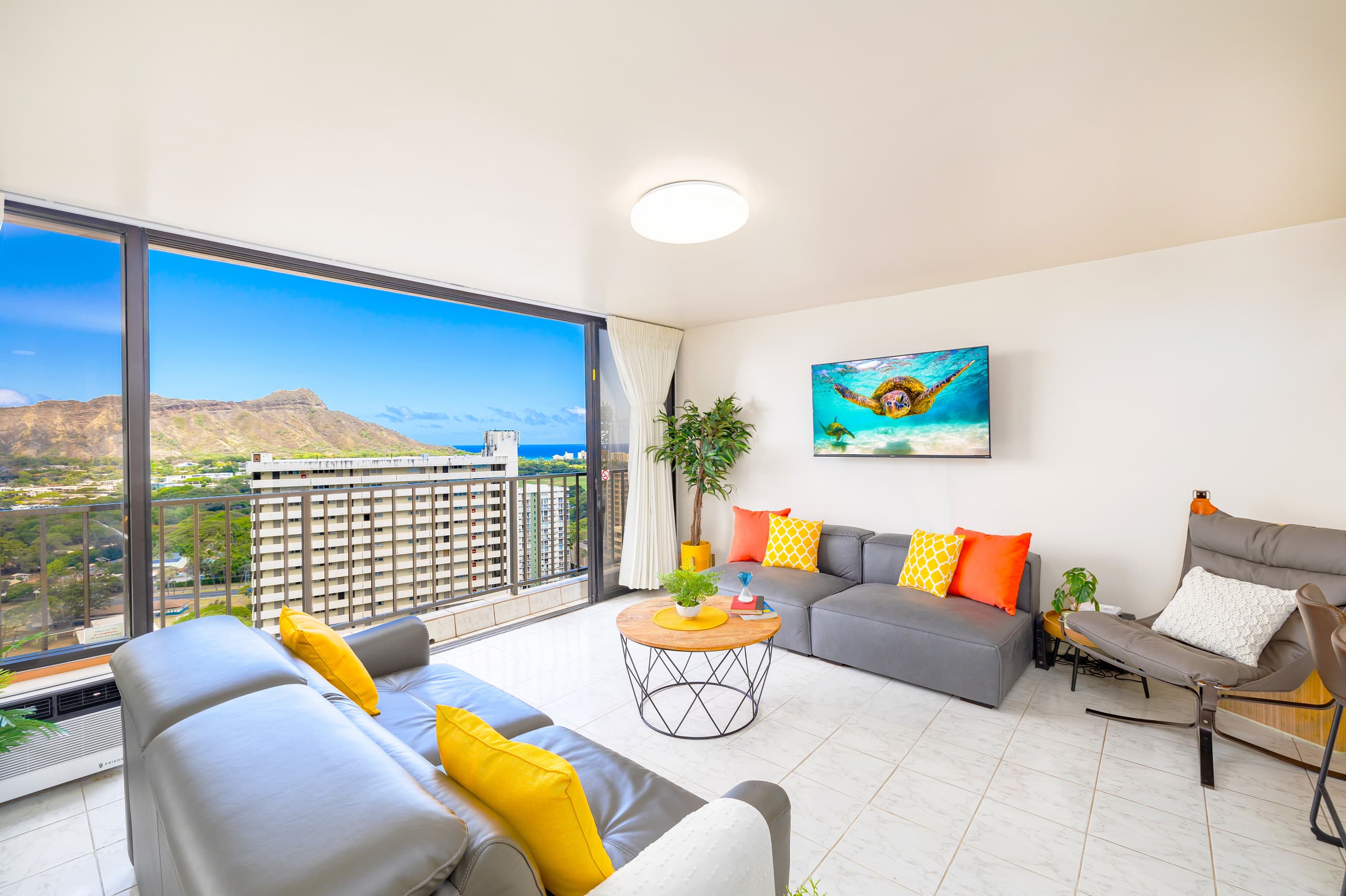 Condo in Honolulu · ★4.8 · 1 bedroom · 1 bed · 1 private bath - Image 1