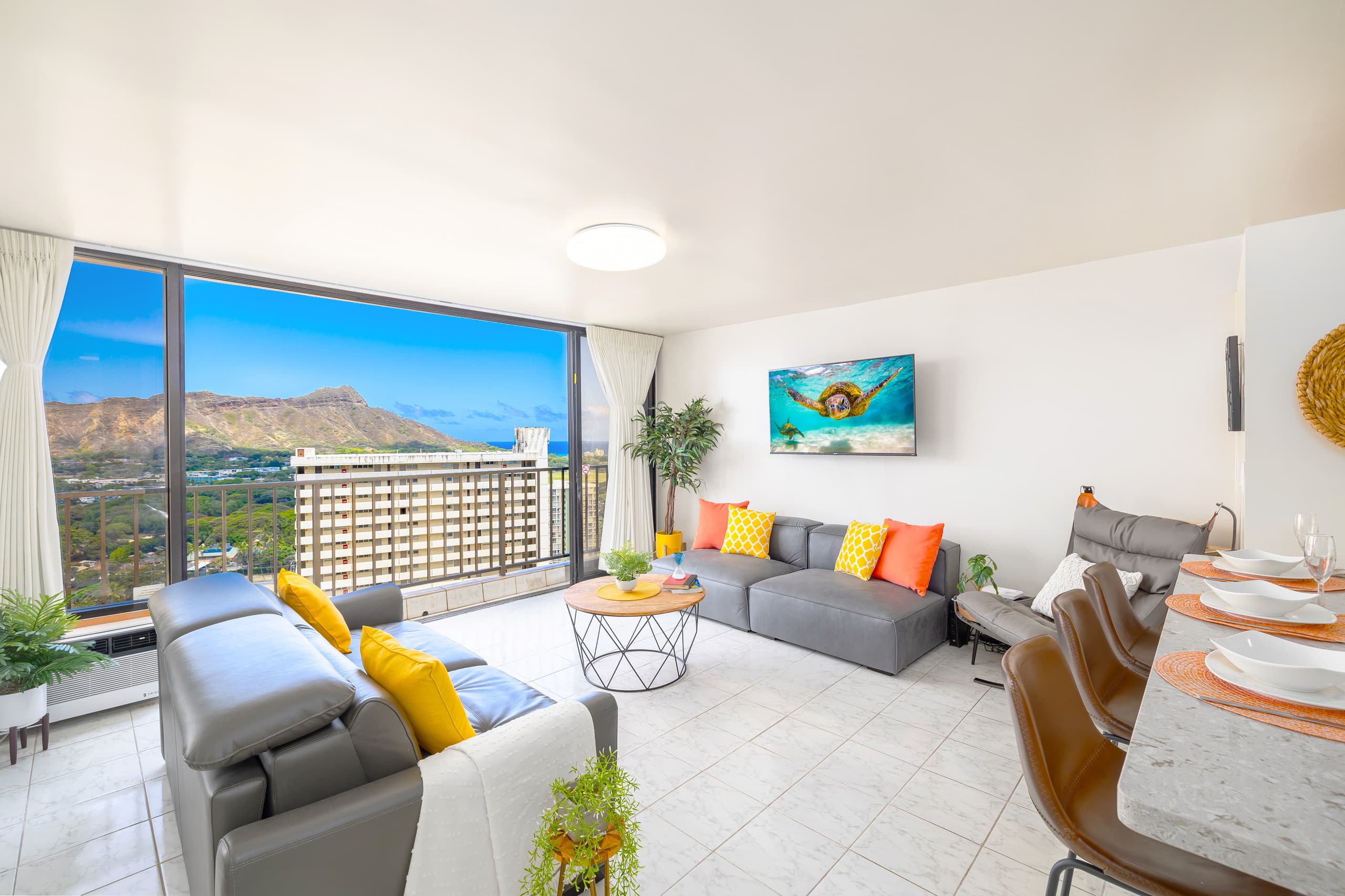 Condo in Honolulu · ★4.8 · 1 bedroom · 1 bed · 1 private bath - Image 2