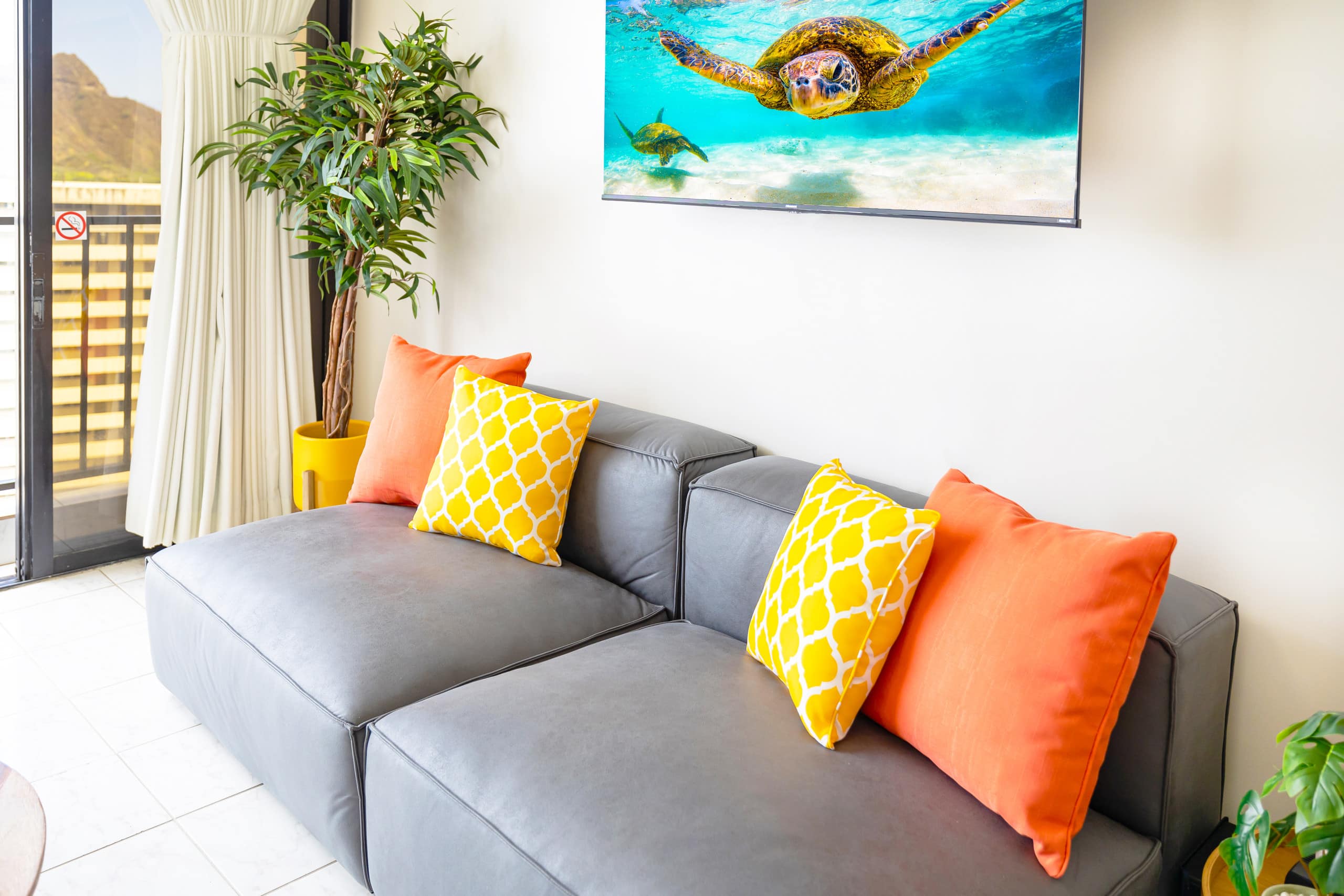 Condo in Honolulu · ★4.8 · 1 bedroom · 1 bed · 1 private bath - Image 5