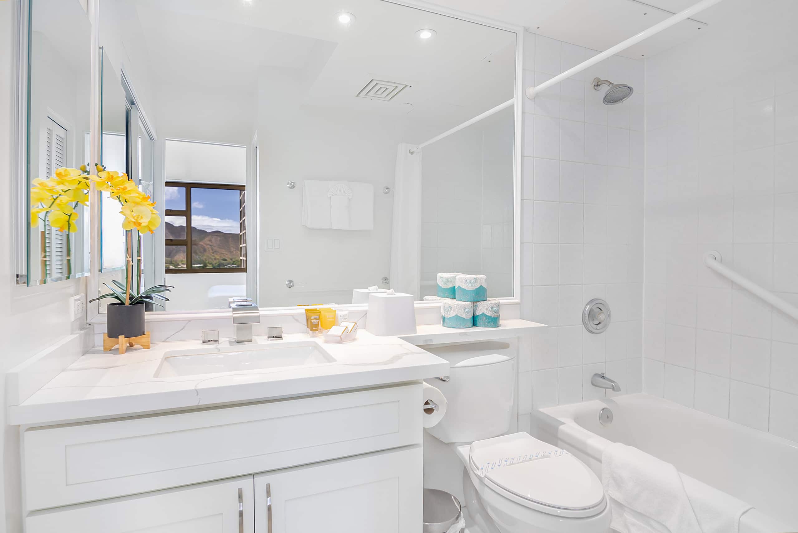 Condo in Honolulu · ★4.8 · 1 bedroom · 1 bed · 1 private bath - Image 17