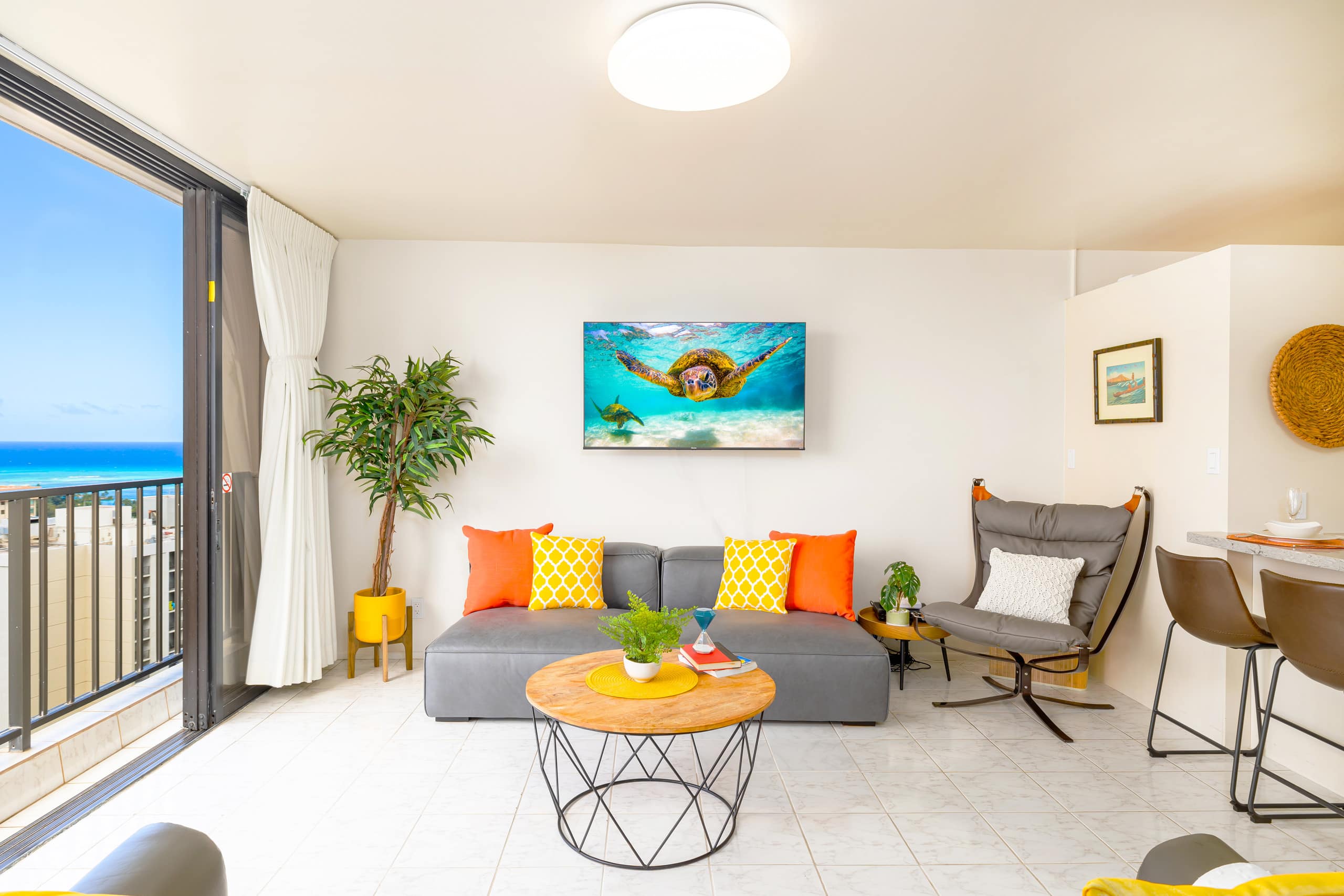 Condo in Honolulu · ★4.8 · 1 bedroom · 1 bed · 1 private bath - Image 4