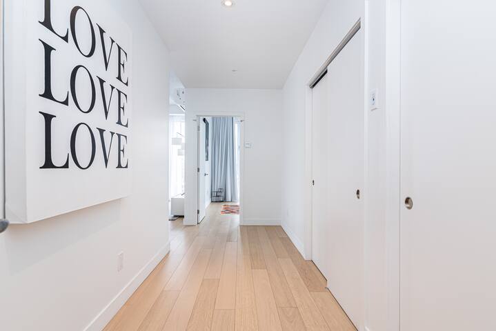 2BR designer condo, Full downtown skyline view gallery image 2