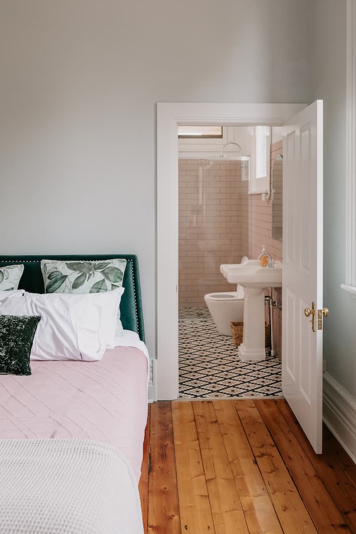 ห้องนอนที่ 5 มีห้องน้ำในตัว