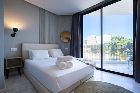 New Luxury Living in the Heart of the City: Chic