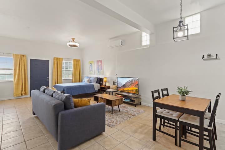 Private Studio W/ Scenic View Near Downtown - El Paso, TX