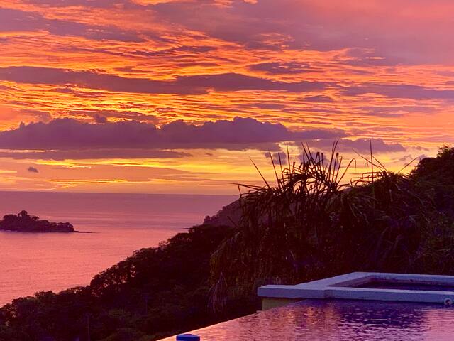 The Balcony Villa with cook service included