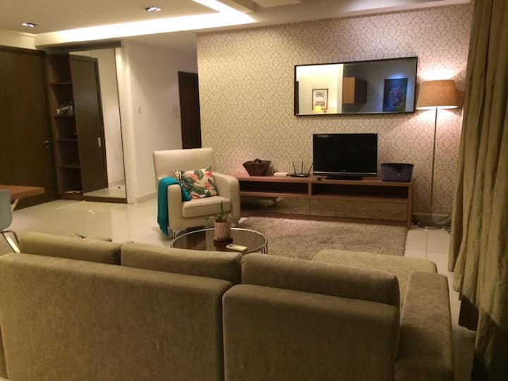 Lovely 2 Bedrooms Regalia Service Apartment - Kuala Lumpur