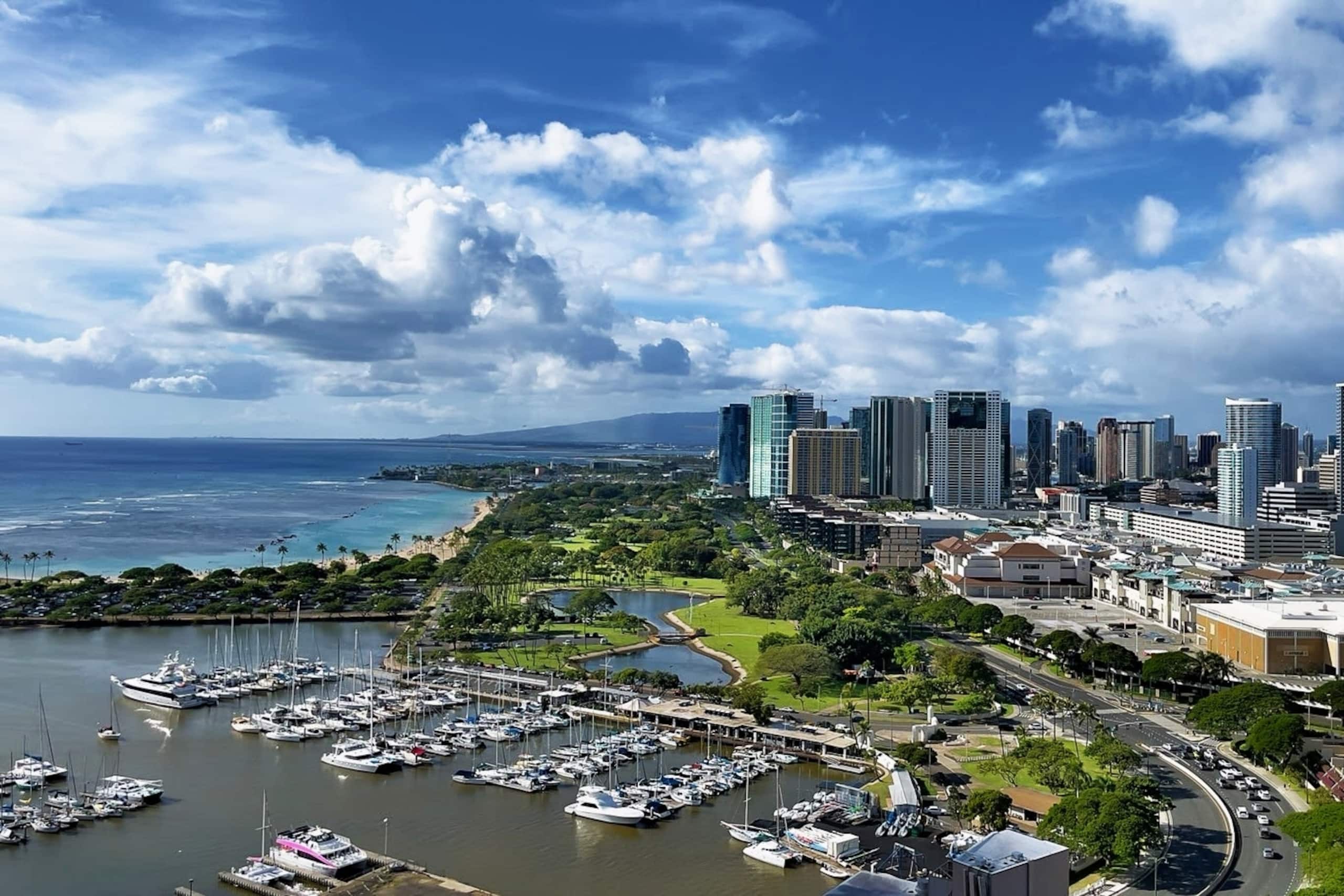 Condo in Honolulu · ★4.82 · Studio · 1 bed · 1 private bath - Image 10