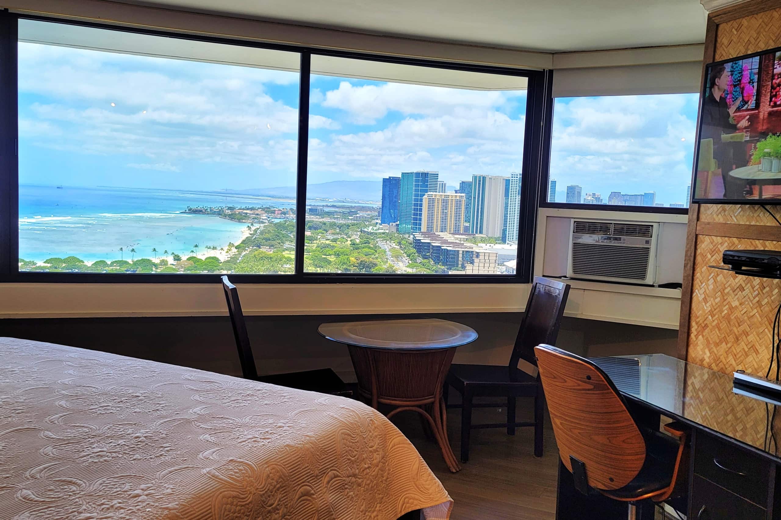Condo in Honolulu · ★4.82 · Studio · 1 bed · 1 private bath - Image 1