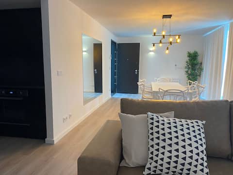 Top Airbnb: Two Bedroom Apartment in Belém - Wifi & Terrace em Ajuda