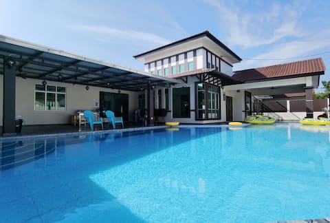 MemoriesHomestay5 ~ BBQ ~ Pool ~ Gamepad ~ 7 rooms 26+ pax!